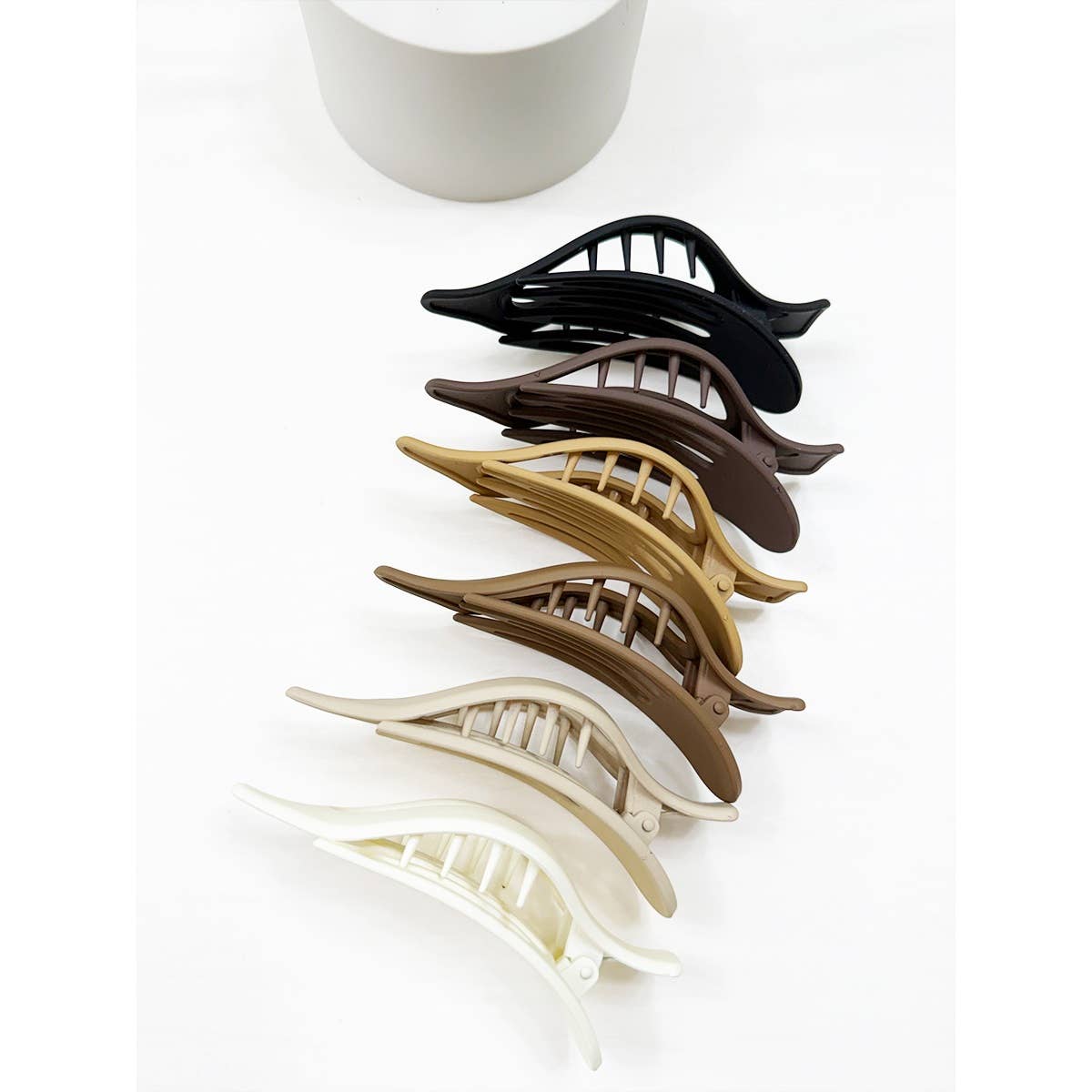 Neutral Tone of Flat Hair Claw