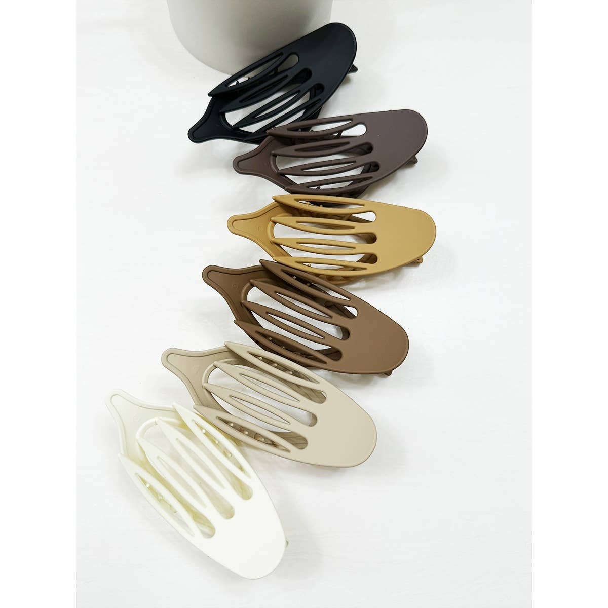 Neutral Tone of Flat Hair Claw