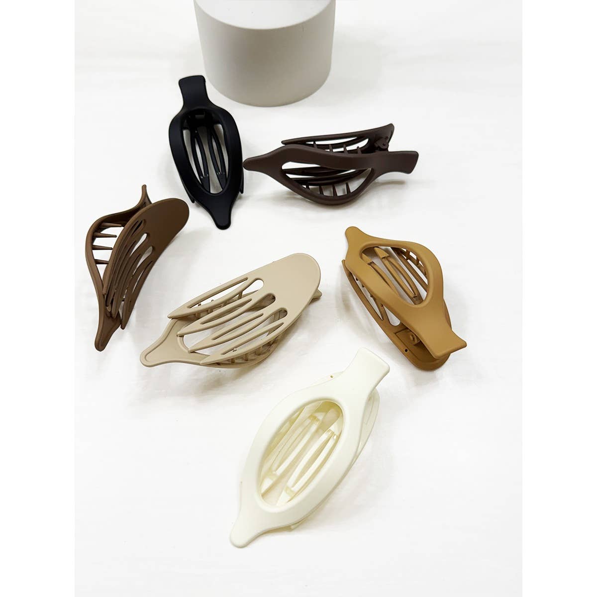 Neutral Tone of Flat Hair Claw