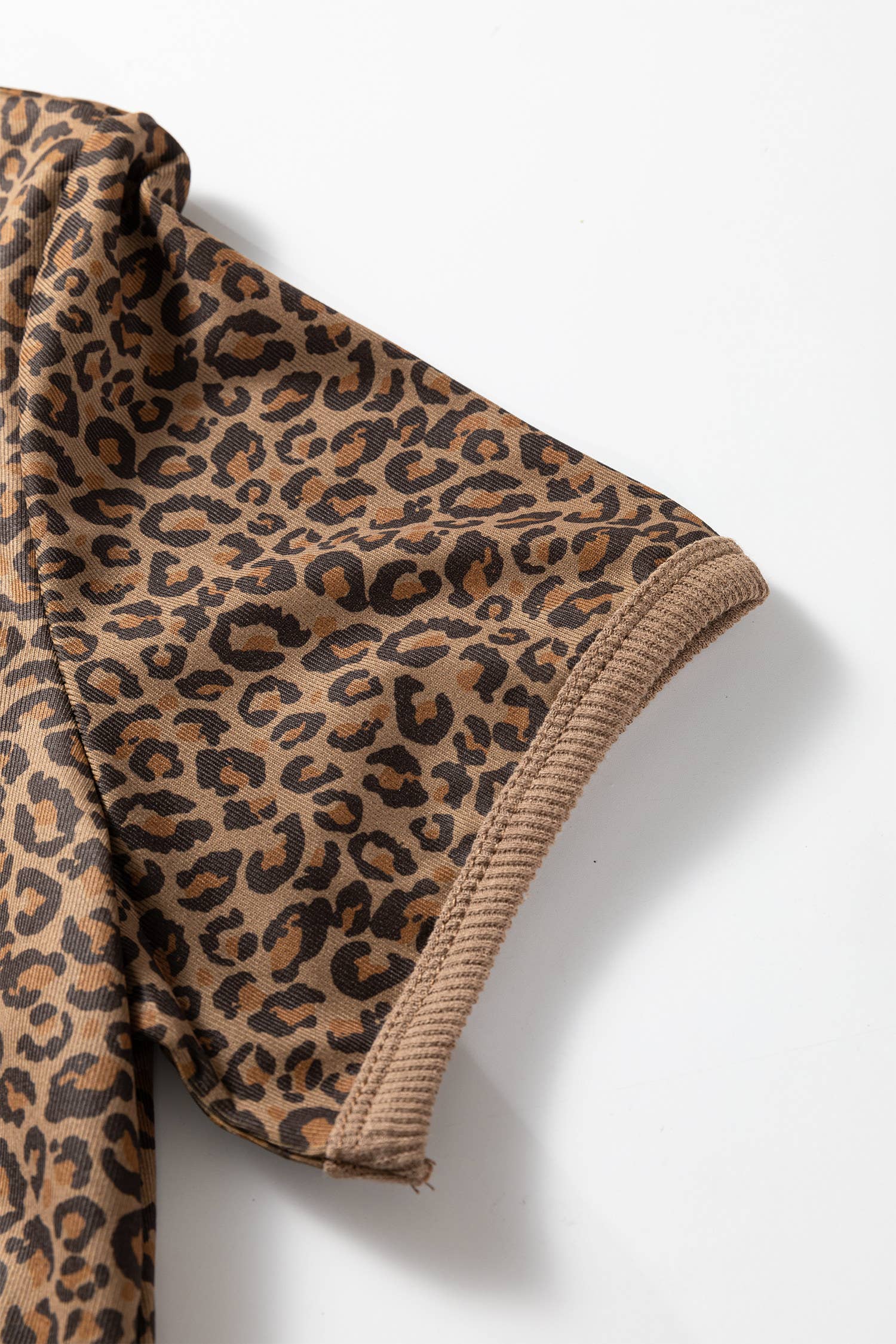 Leopard Print Ribbed Trim Round Neck Tee