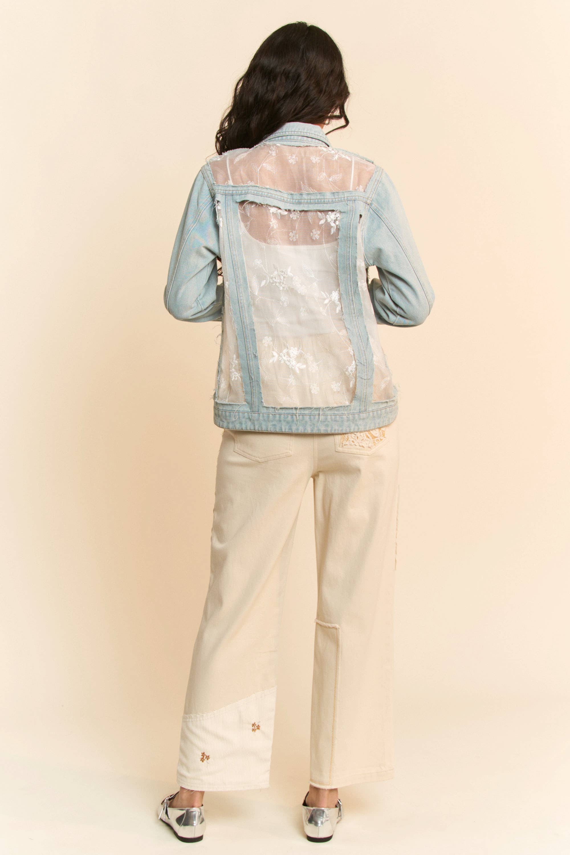 FLORAL EMBROIDERED PANNEL DETAIL DENIM JACKET