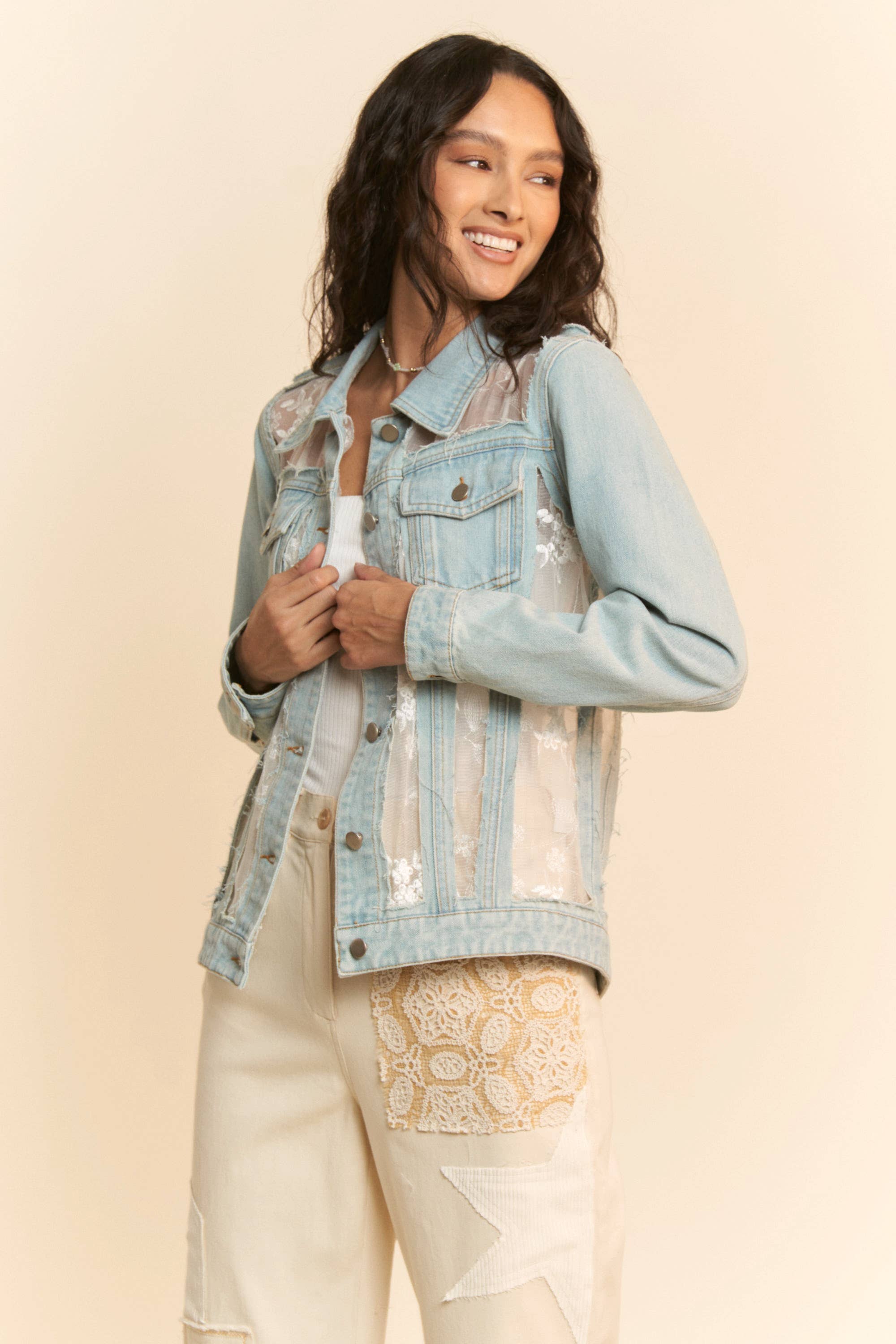 FLORAL EMBROIDERED PANNEL DETAIL DENIM JACKET