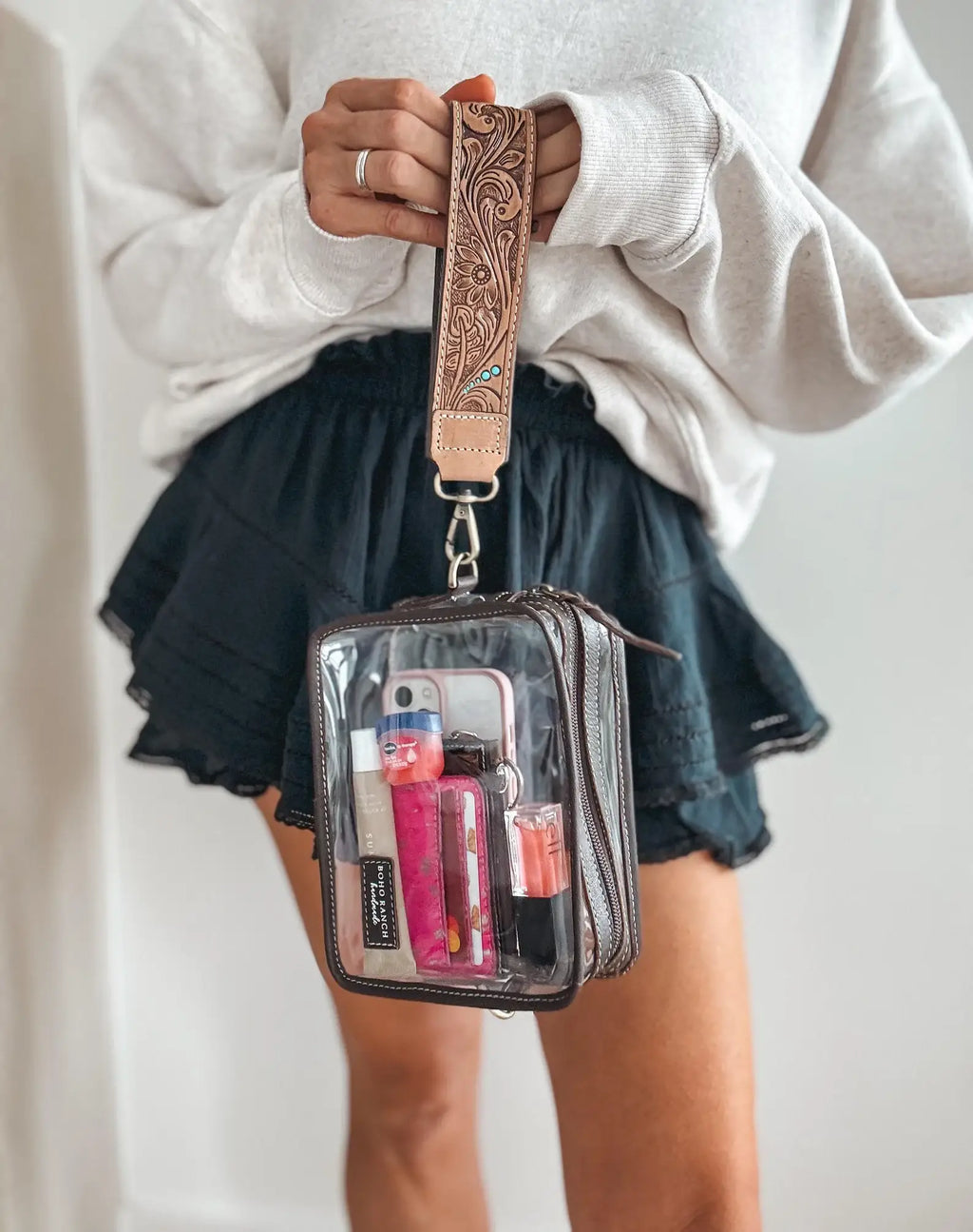 DARLA CLEAR WRISTLET
